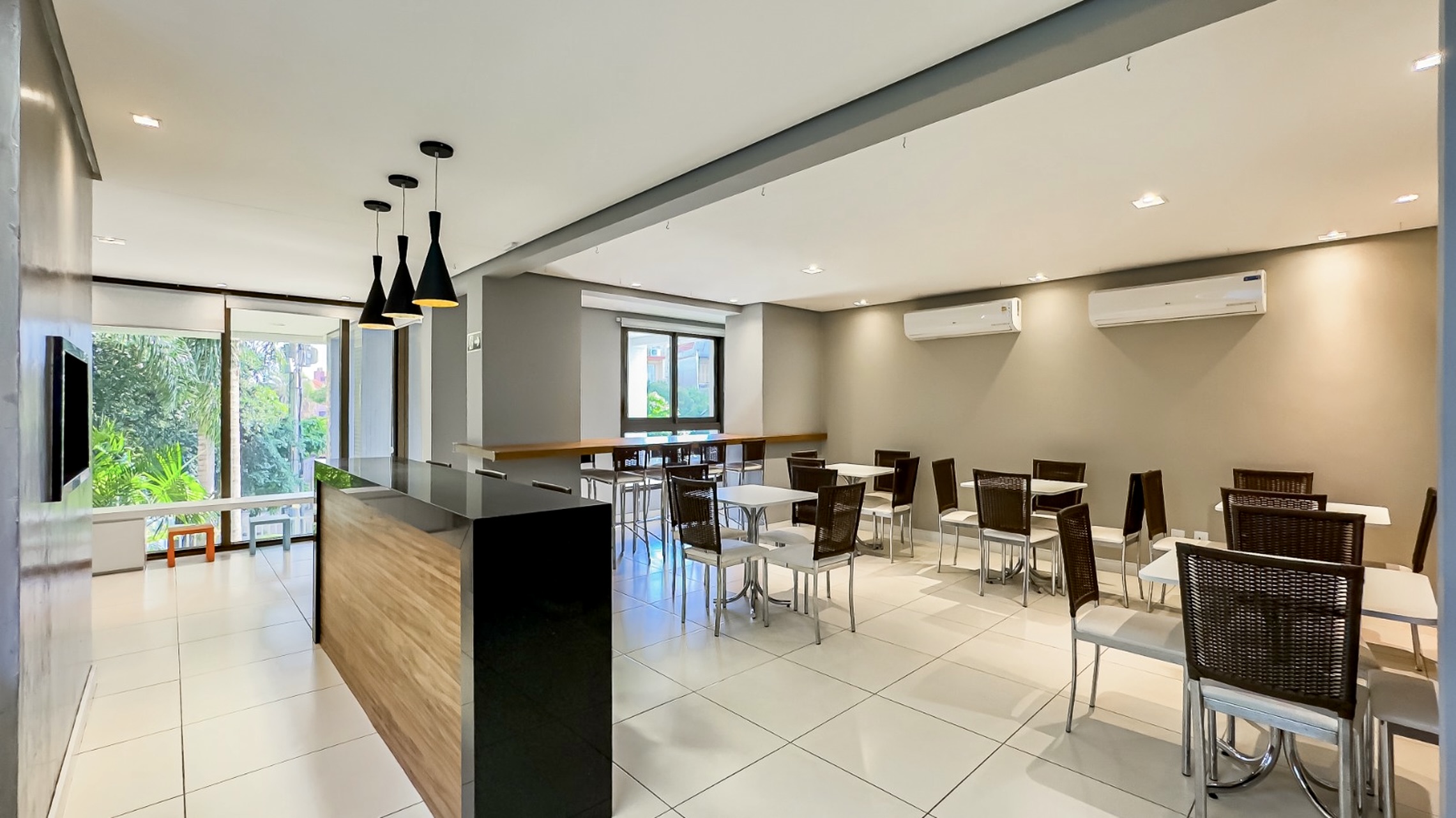 R$ 1.060.000 - MARAVILHOSO APARTAMENTO - MOBILIADO - 95M2 - 2 SU&Iacute;TES - VISTA - 2 VAGAS Rua Santos Neto Porto Alegre - 