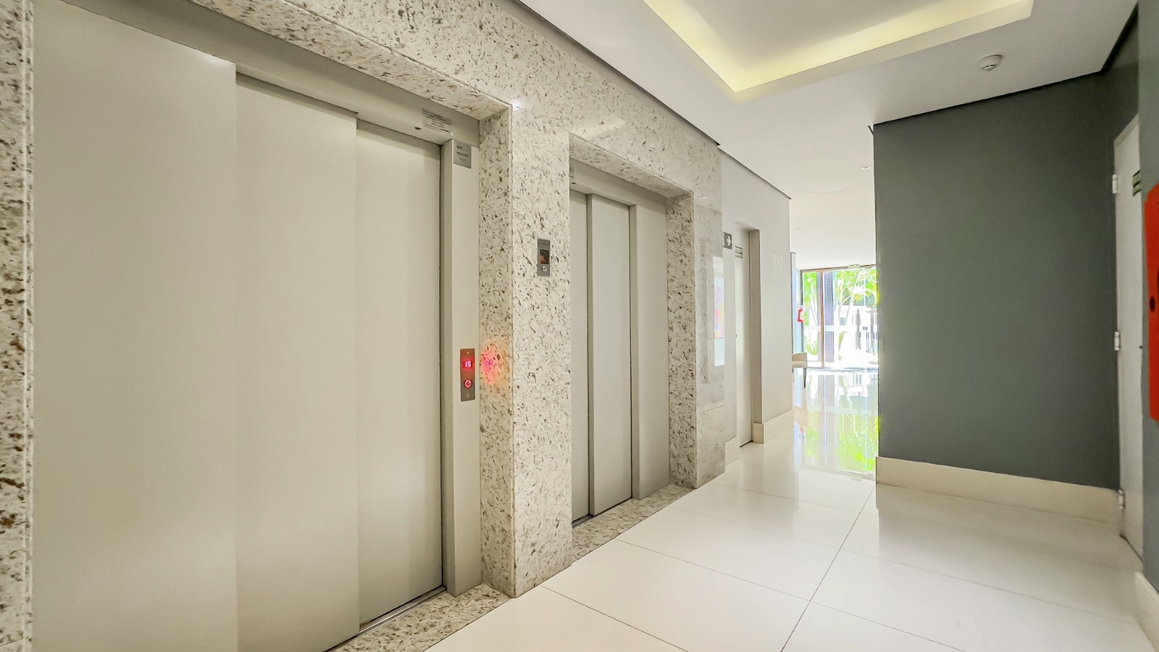 R$ 1.060.000 - MARAVILHOSO APARTAMENTO - MOBILIADO - 95M2 - 2 SU&Iacute;TES - VISTA - 2 VAGAS Rua Santos Neto Porto Alegre - 