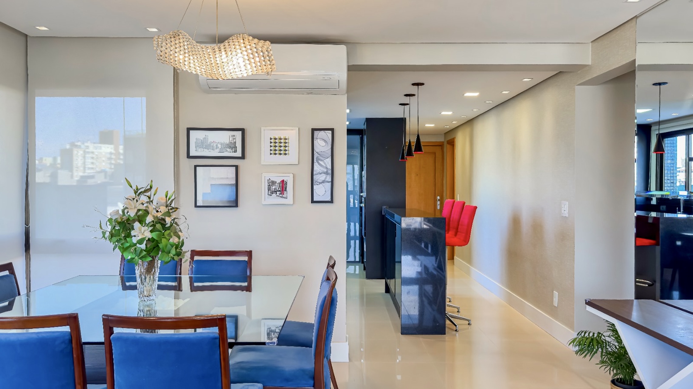 R$ 1.060.000 - MARAVILHOSO APARTAMENTO - MOBILIADO - 95M2 - 2 SU&Iacute;TES - VISTA - 2 VAGAS Rua Santos Neto Porto Alegre - 