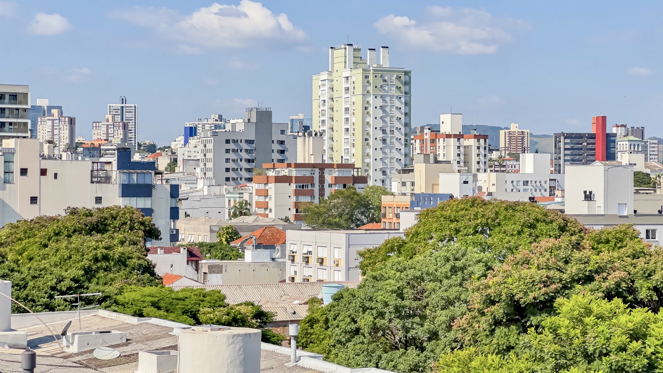 R$ 1.060.000 - MARAVILHOSO APARTAMENTO - MOBILIADO - 95M2 - 2 SU&Iacute;TES - VISTA - 2 VAGAS Rua Santos Neto Porto Alegre - 