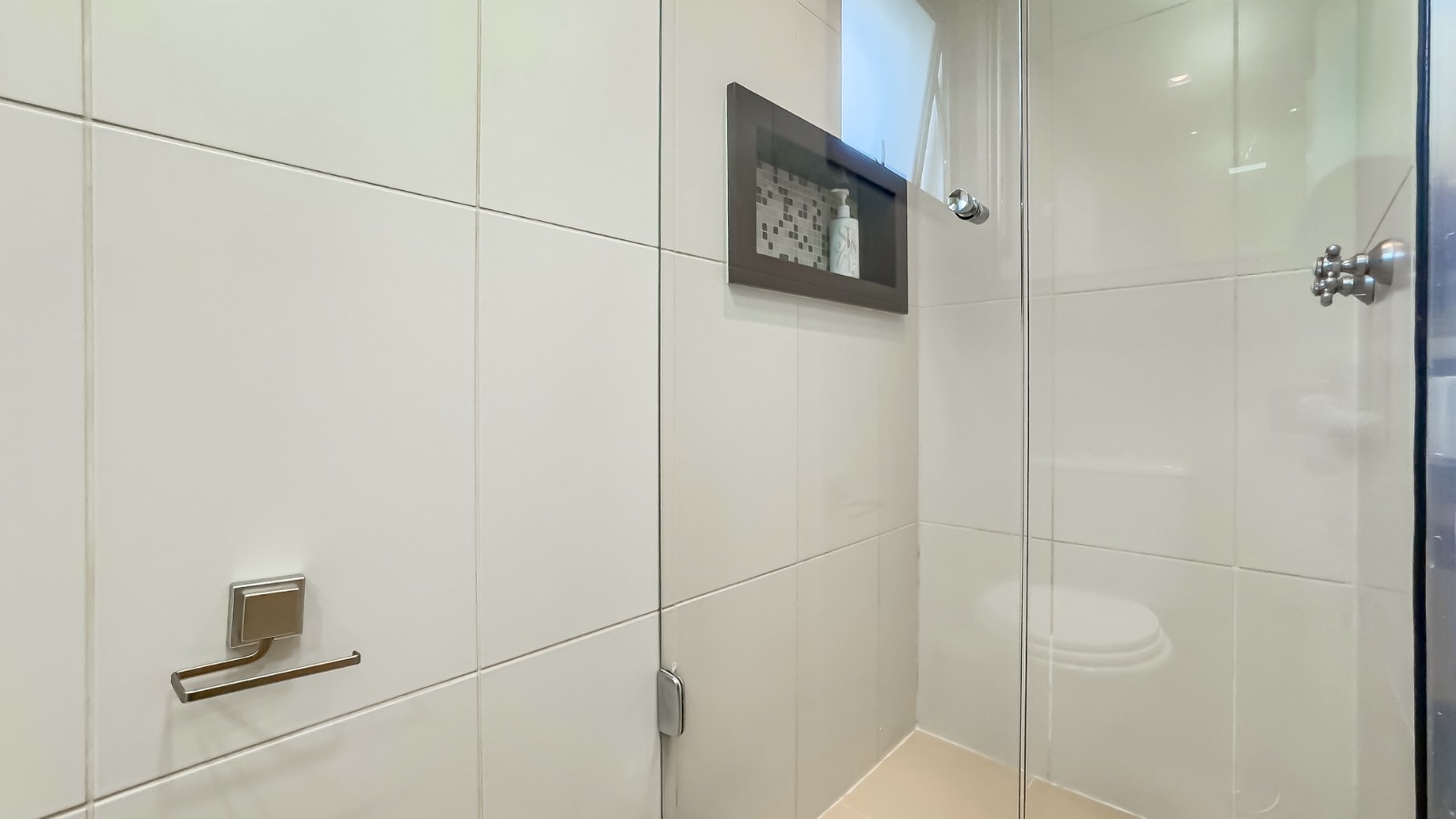 R$ 1.060.000 - MARAVILHOSO APARTAMENTO - MOBILIADO - 95M2 - 2 SU&Iacute;TES - VISTA - 2 VAGAS Rua Santos Neto Porto Alegre - 