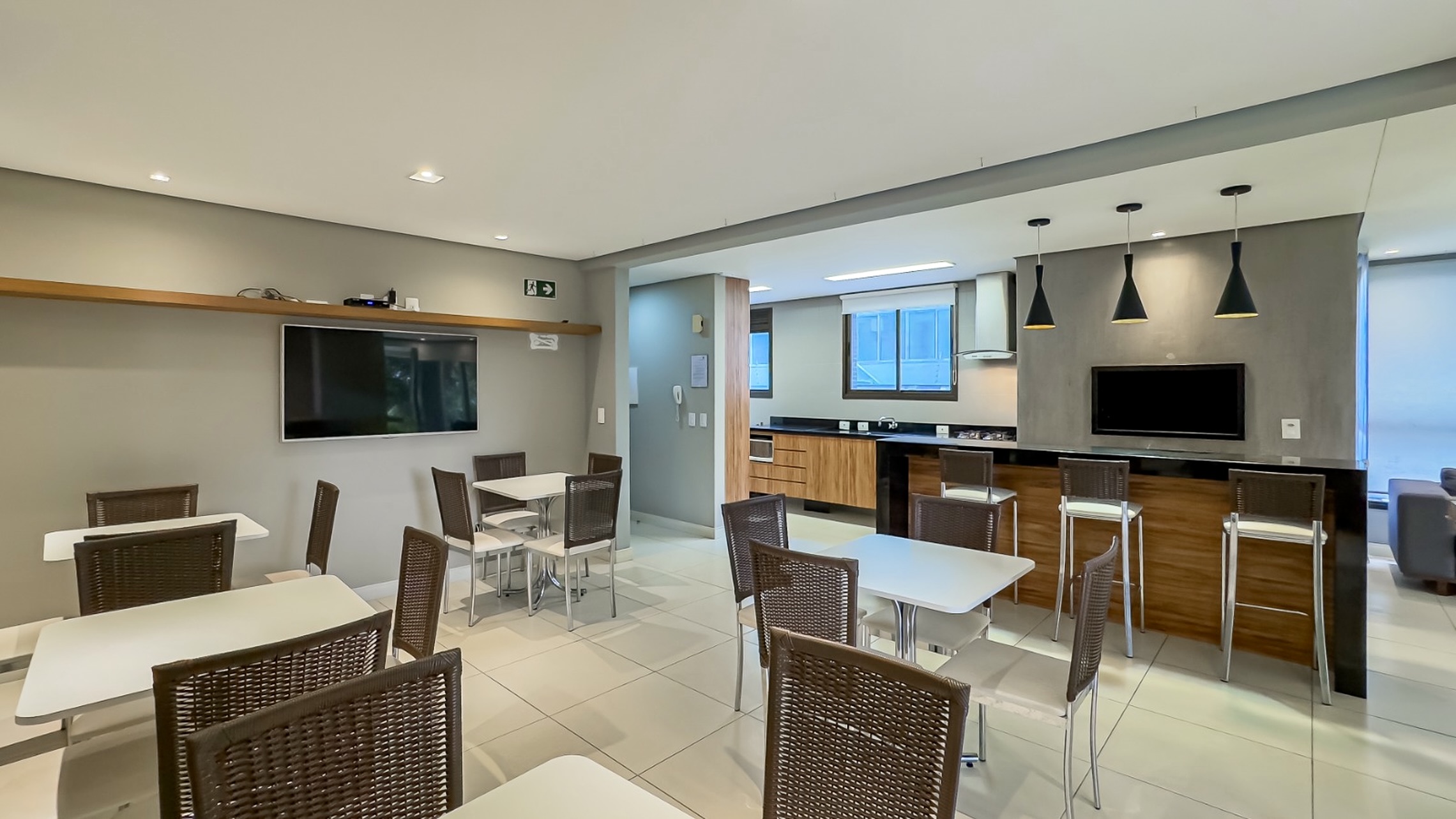 R$ 1.060.000 - MARAVILHOSO APARTAMENTO - MOBILIADO - 95M2 - 2 SU&Iacute;TES - VISTA - 2 VAGAS Rua Santos Neto Porto Alegre - 