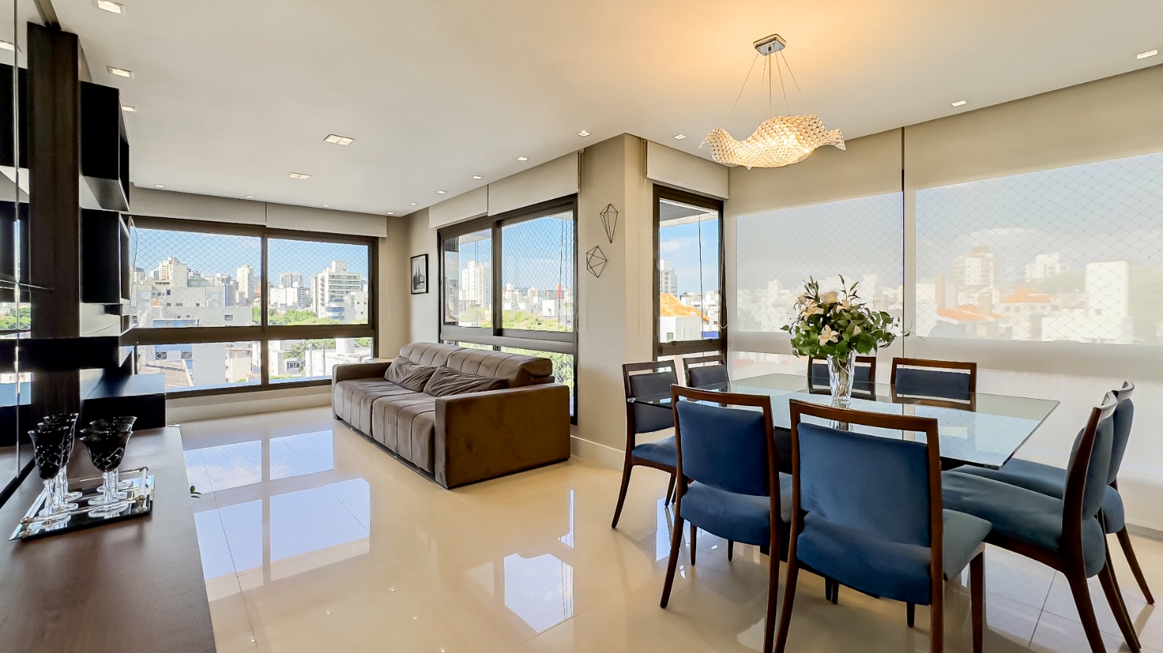 R$ 1.060.000 - MARAVILHOSO APARTAMENTO - MOBILIADO - 95M2 - 2 SU&Iacute;TES - VISTA - 2 VAGAS Rua Santos Neto Porto Alegre - 