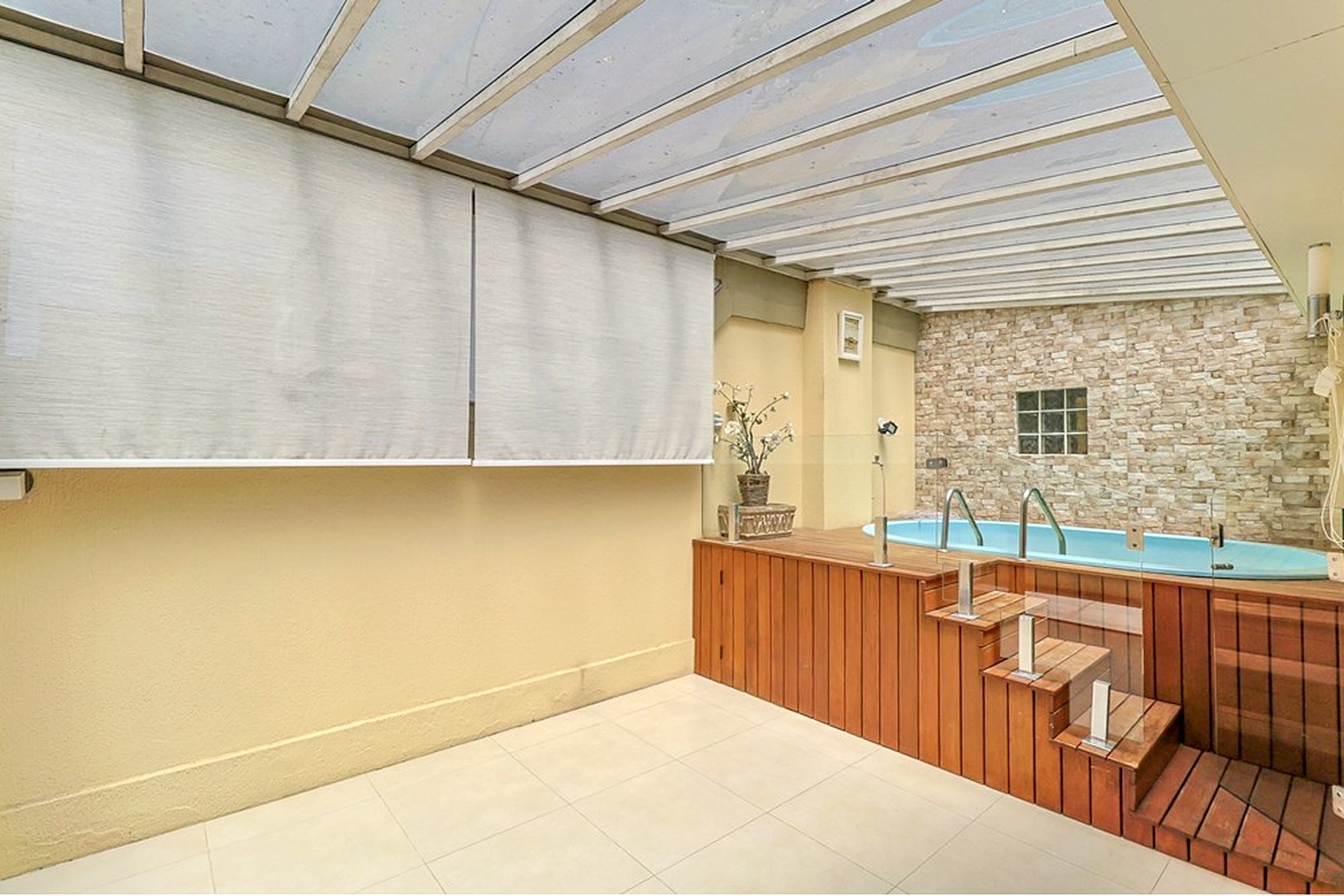 R$ 1.145.000 - COBERTURA DUPLEX - 150M2 - 3 DORM - 2 SU&Iacute;TES - VISTA - 2 VAGAS Rua Perpétua Teles Porto Alegre - 