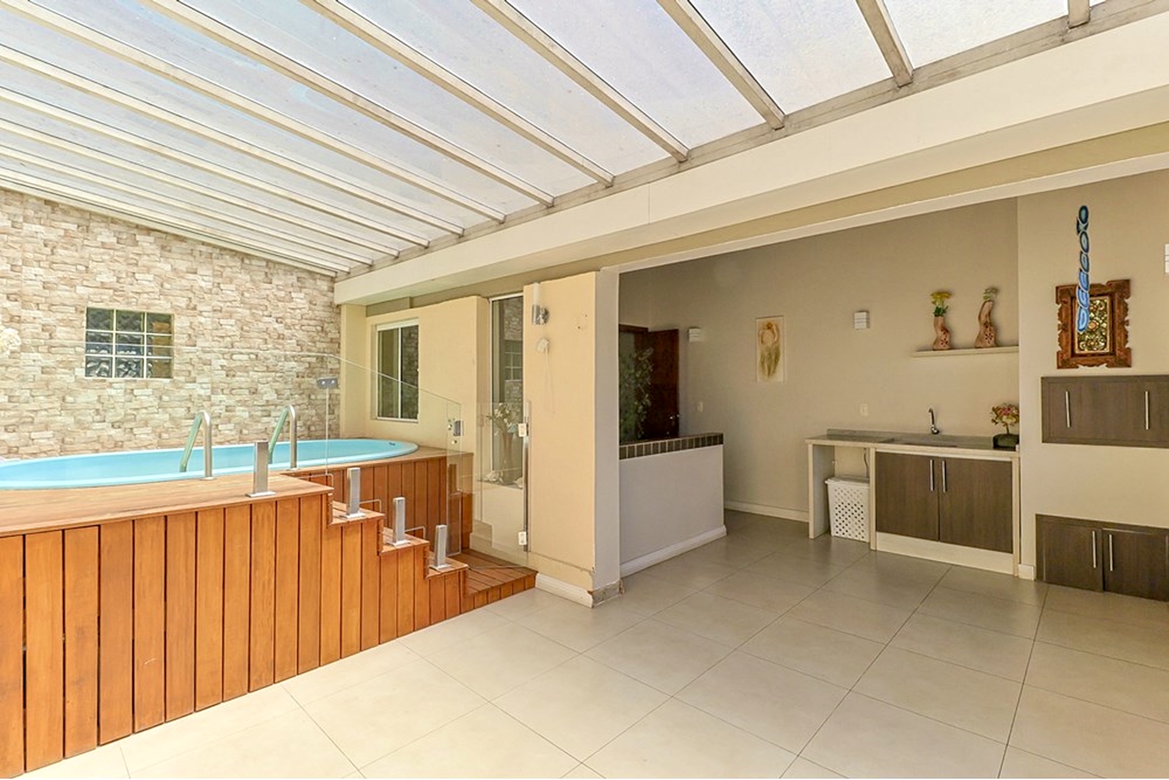 R$ 1.145.000 - COBERTURA DUPLEX - 150M2 - 3 DORM - 2 SU&Iacute;TES - VISTA - 2 VAGAS Rua Perpétua Teles Porto Alegre - 