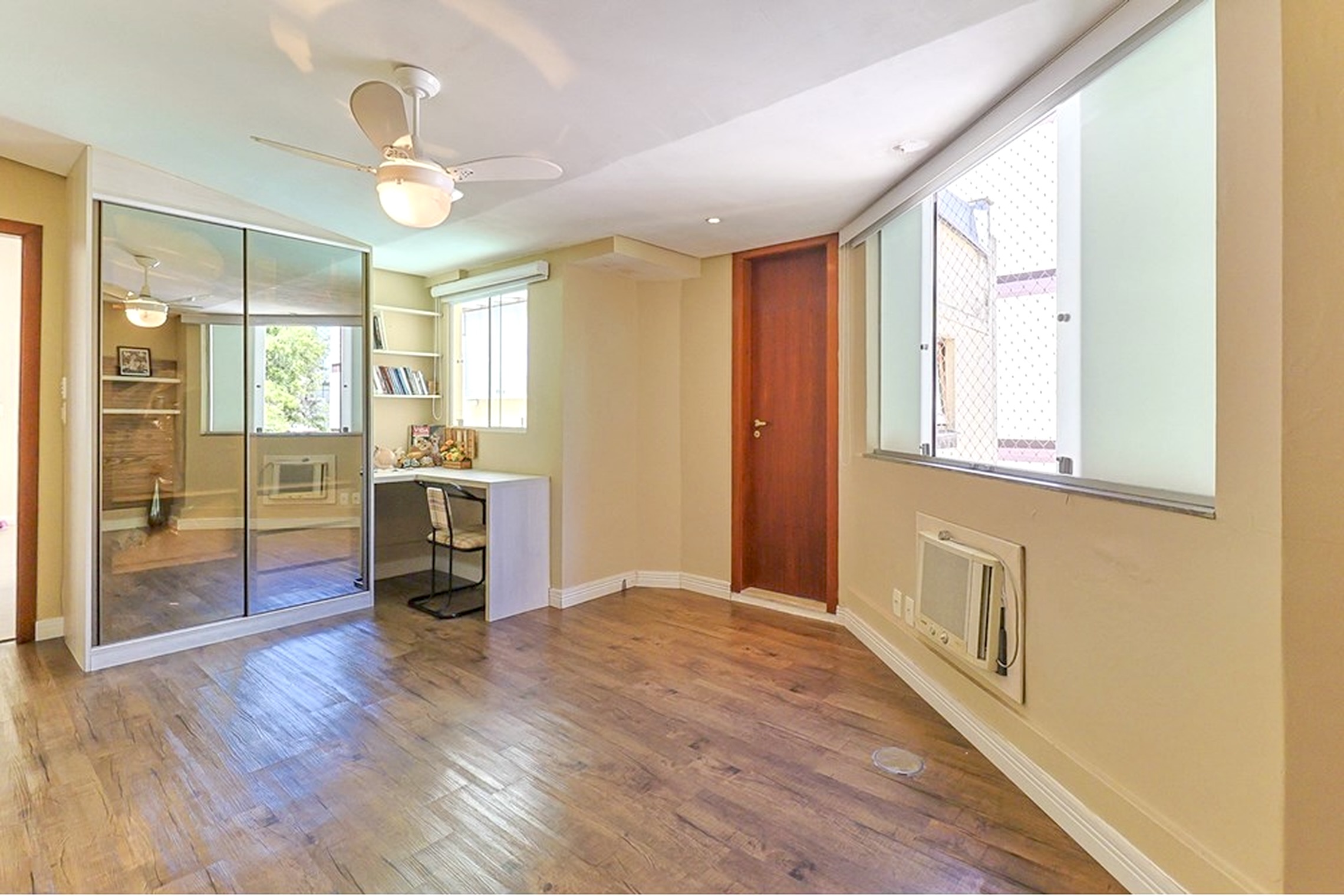 R$ 1.145.000 - COBERTURA DUPLEX - 150M2 - 3 DORM - 2 SU&Iacute;TES - VISTA - 2 VAGAS Rua Perpétua Teles Porto Alegre - 