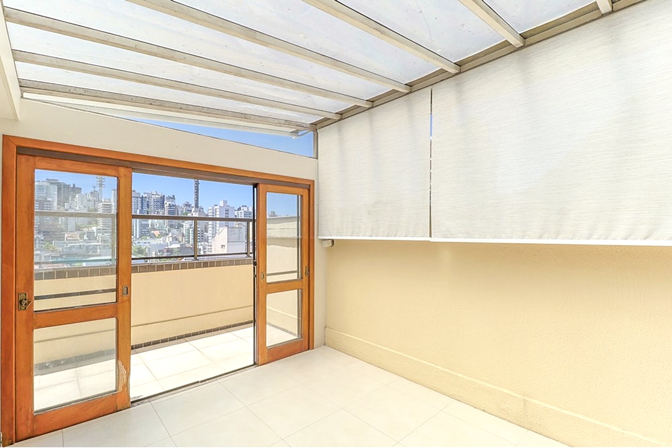 R$ 1.145.000 - COBERTURA DUPLEX - 150M2 - 3 DORM - 2 SU&Iacute;TES - VISTA - 2 VAGAS Rua Perpétua Teles Porto Alegre - 