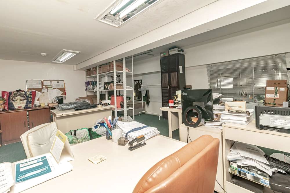 R$ 580.000 - IM&Oacute;VEL COMERCIAL - LOJA - 201M2 - 2 VAGAS - LOCALIZA&Ccedil;&Atilde;O PRIVILEGIADA Rua Félix da Cunha Porto Alegre - 