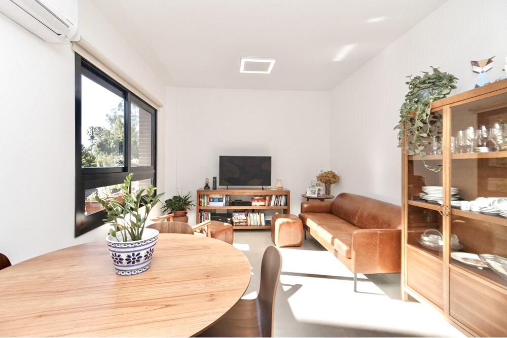 R$ 730.000 - LINDO APARTAMENTO - MOBILIADO - 58M2 - 2 DORM - SU&Iacute;TE - 2 VAGAS Rua Honório Silveira Dias Porto Alegre - 