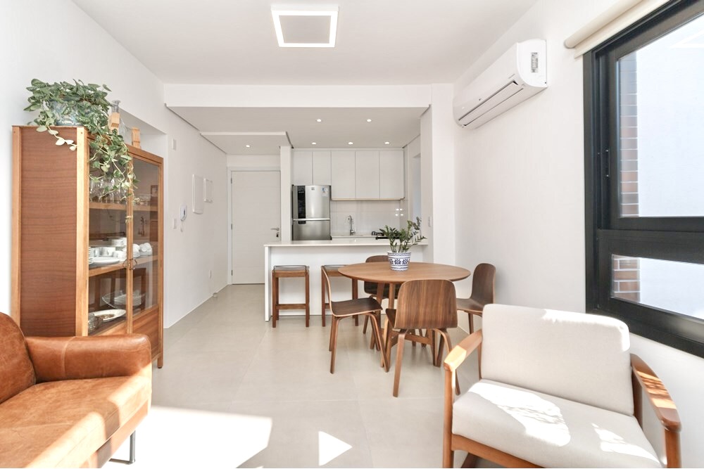 R$ 730.000 - LINDO APARTAMENTO - MOBILIADO - 58M2 - 2 DORM - SU&Iacute;TE - 2 VAGAS Rua Honório Silveira Dias Porto Alegre - 