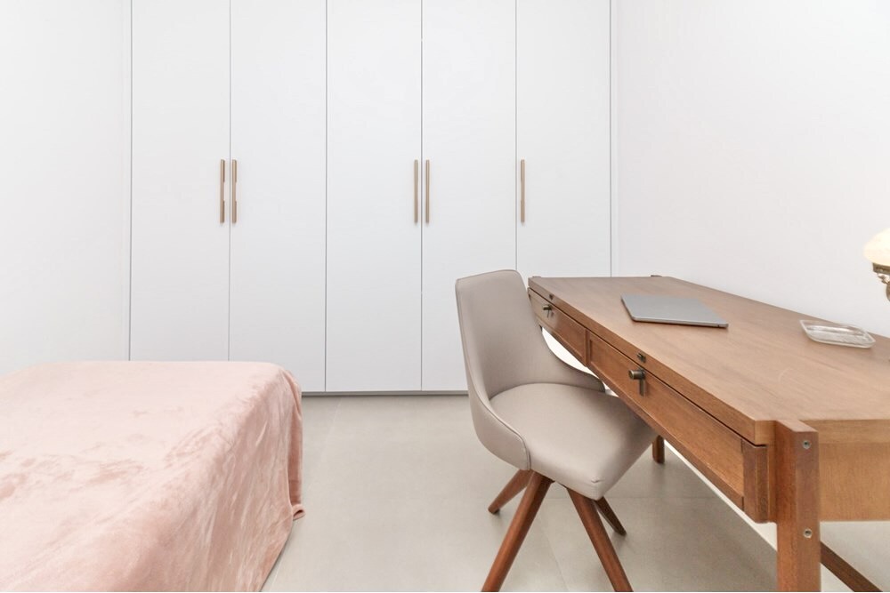 R$ 730.000 - LINDO APARTAMENTO - MOBILIADO - 58M2 - 2 DORM - SU&Iacute;TE - 2 VAGAS Rua Honório Silveira Dias Porto Alegre - 