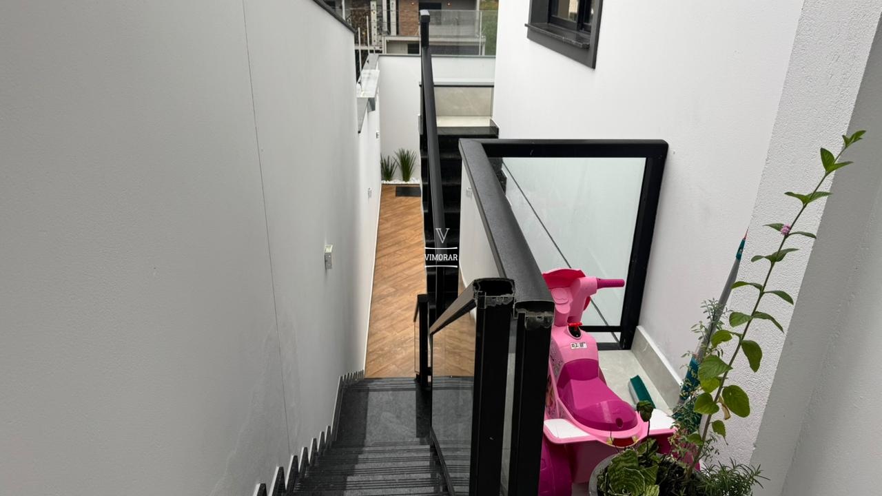 Sobrado 3 dormit&oacute;rios sendo 1 su&iacute;te + &aacute;rea gourmet com piscina  Guarulhos - 