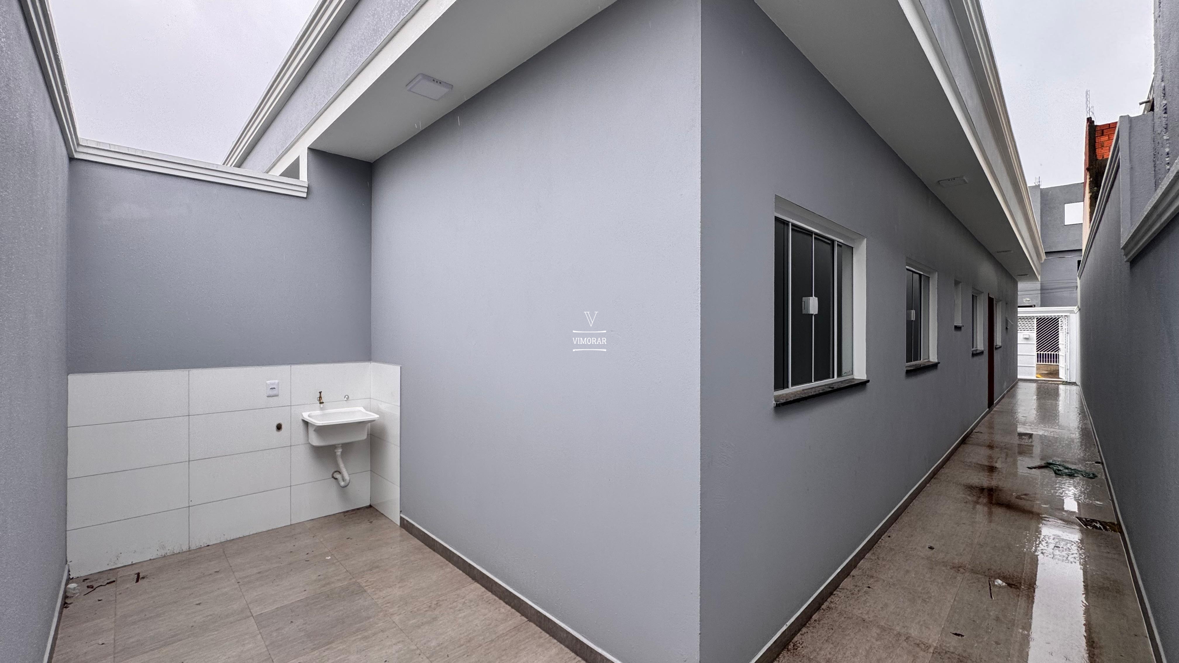 Casa 3 dormit&oacute;rios sendo 1 su&iacute;te + 2 vagas de garagem  Itaquaquecetuba - 