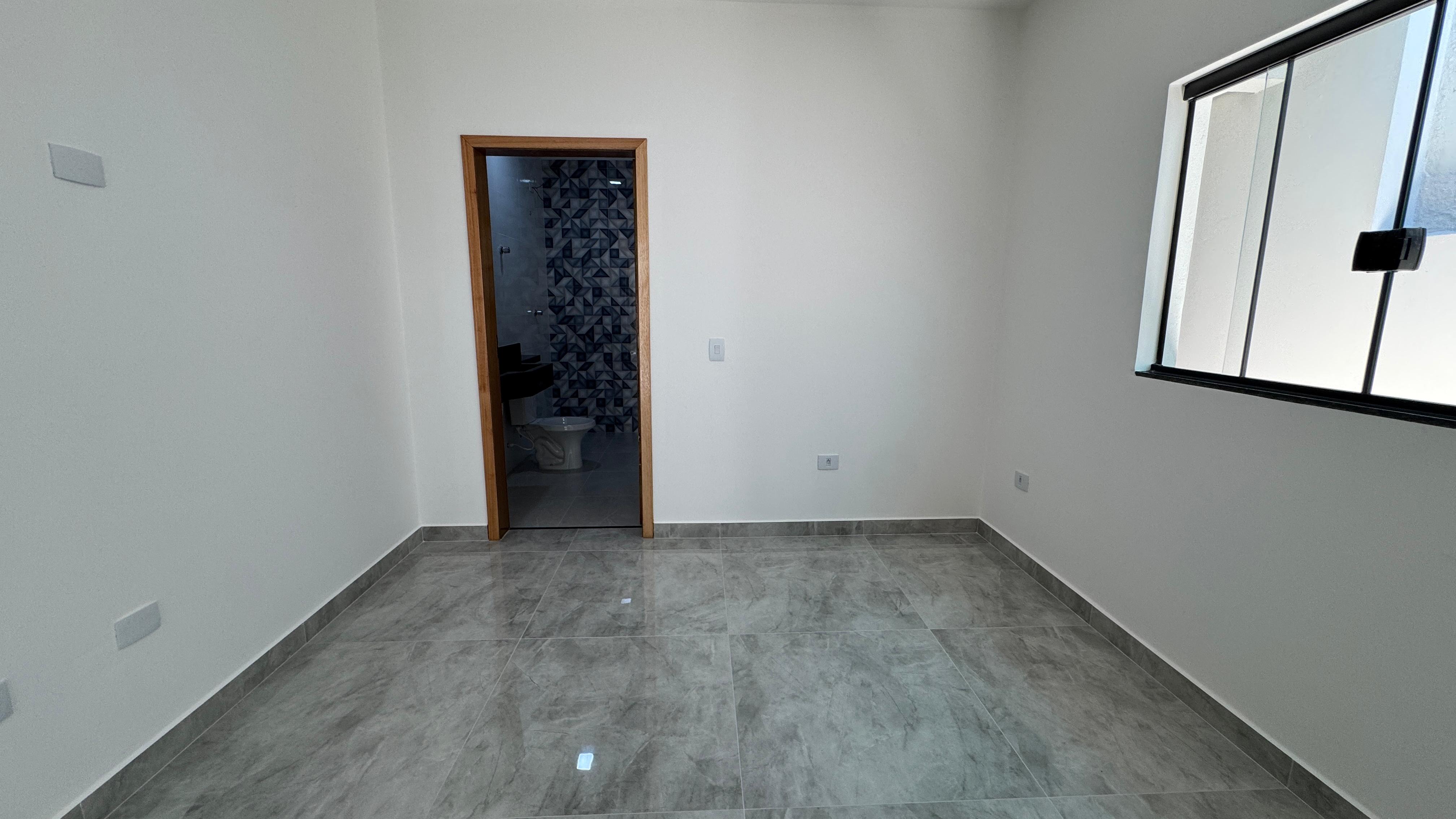 Casa 2 dormit&oacute;rios sendo 1 su&iacute;te + 2 vagas de garagem  Guarulhos - 