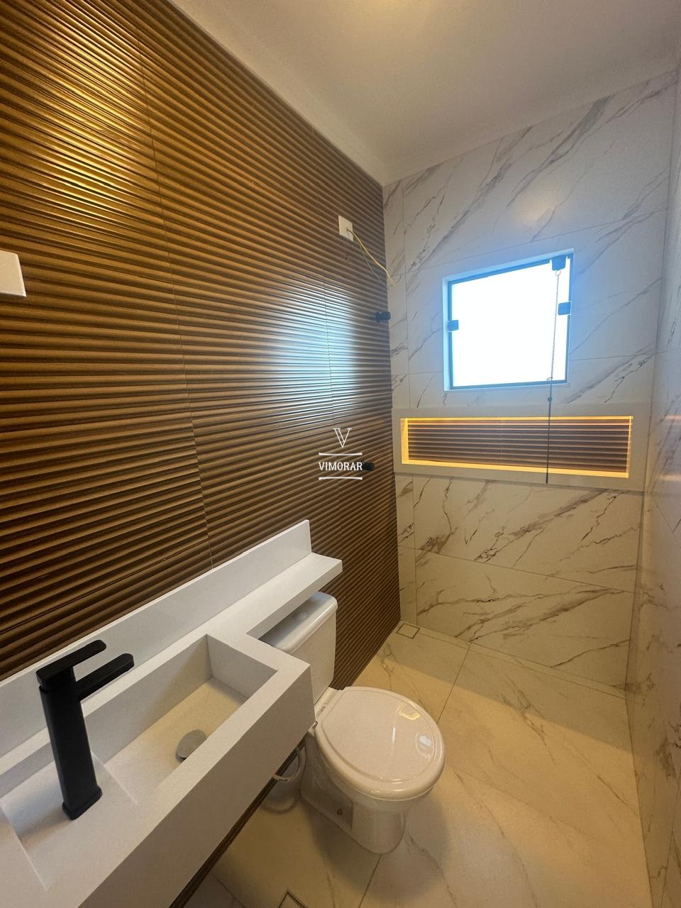 Sobrado 3 dormit&oacute;rios sendo 1 su&iacute;te + 2 vagas de garagem  Itaquaquecetuba - 