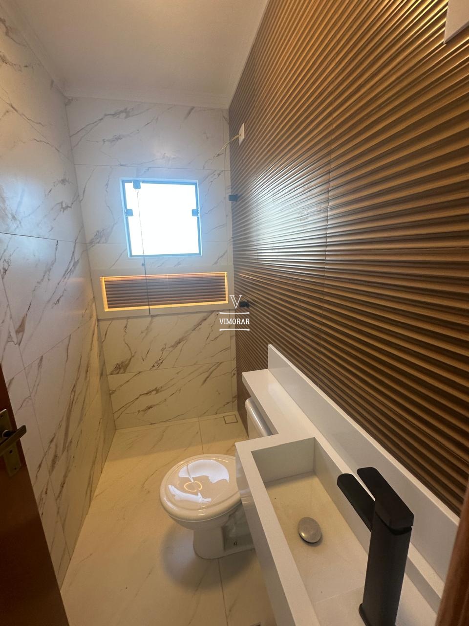 Sobrado 3 dormit&oacute;rios sendo 1 su&iacute;te + 2 vagas de garagem  Itaquaquecetuba - 