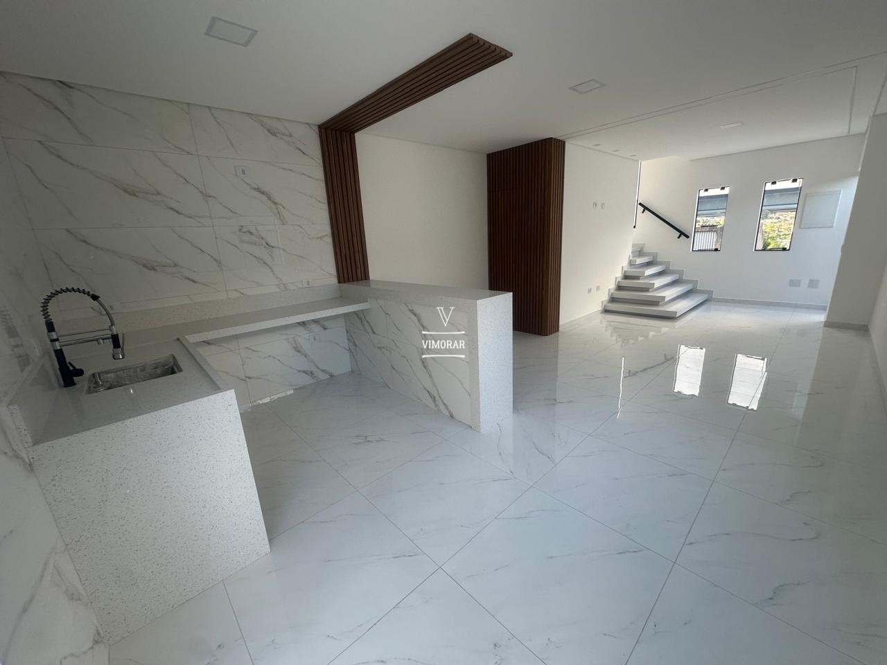 Sobrado 3 dormit&oacute;rios sendo 1 su&iacute;te + 2 vagas de garagem  Itaquaquecetuba - 