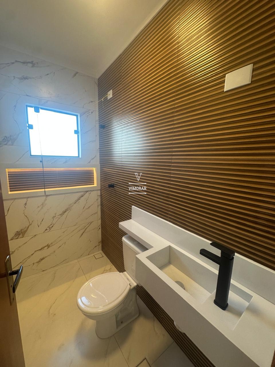 Sobrado 3 dormit&oacute;rios sendo 1 su&iacute;te + 2 vagas de garagem  Itaquaquecetuba - 