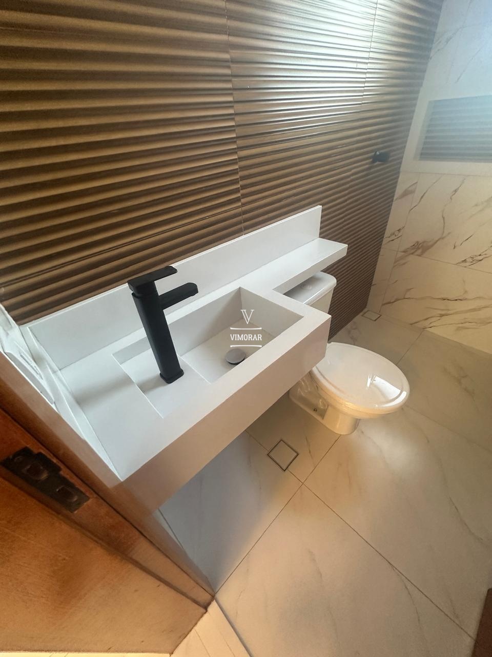 Sobrado 3 dormit&oacute;rios sendo 1 su&iacute;te + 2 vagas de garagem  Itaquaquecetuba - 