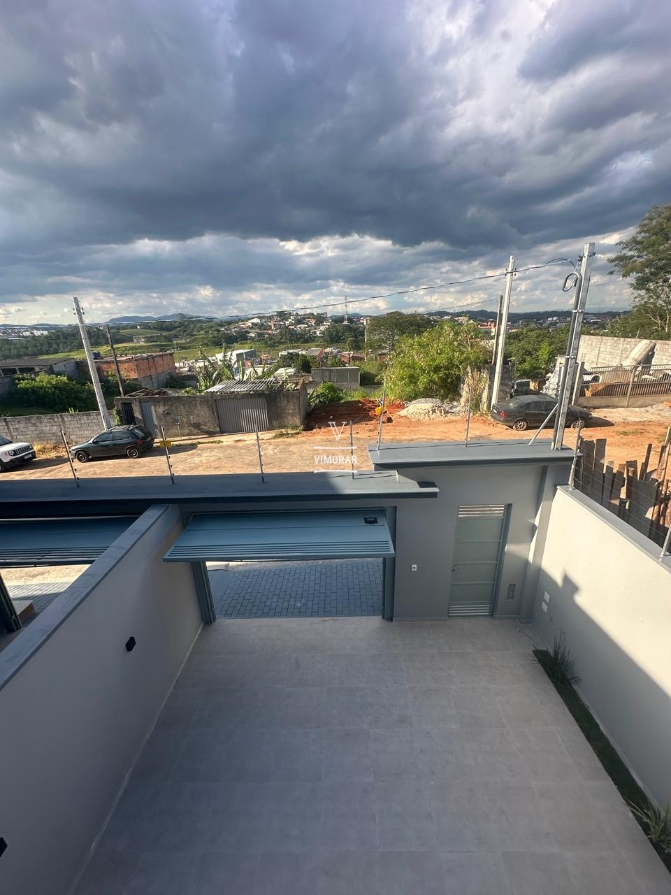 Sobrado 3 dormit&oacute;rios sendo 1 su&iacute;te + 2 vagas de garagem  Itaquaquecetuba - 