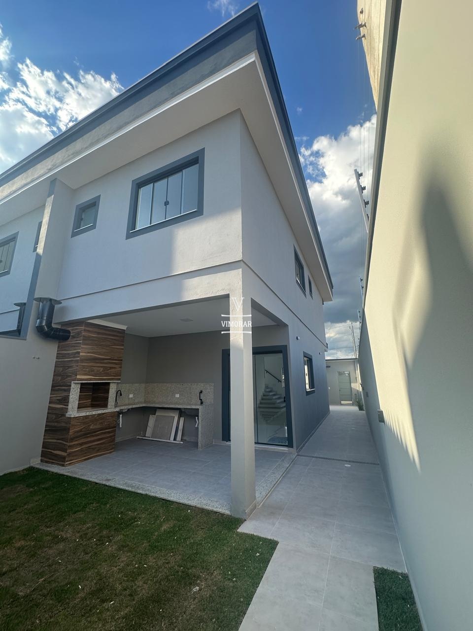 Sobrado 3 dormit&oacute;rios sendo 1 su&iacute;te + 2 vagas de garagem  Itaquaquecetuba - 