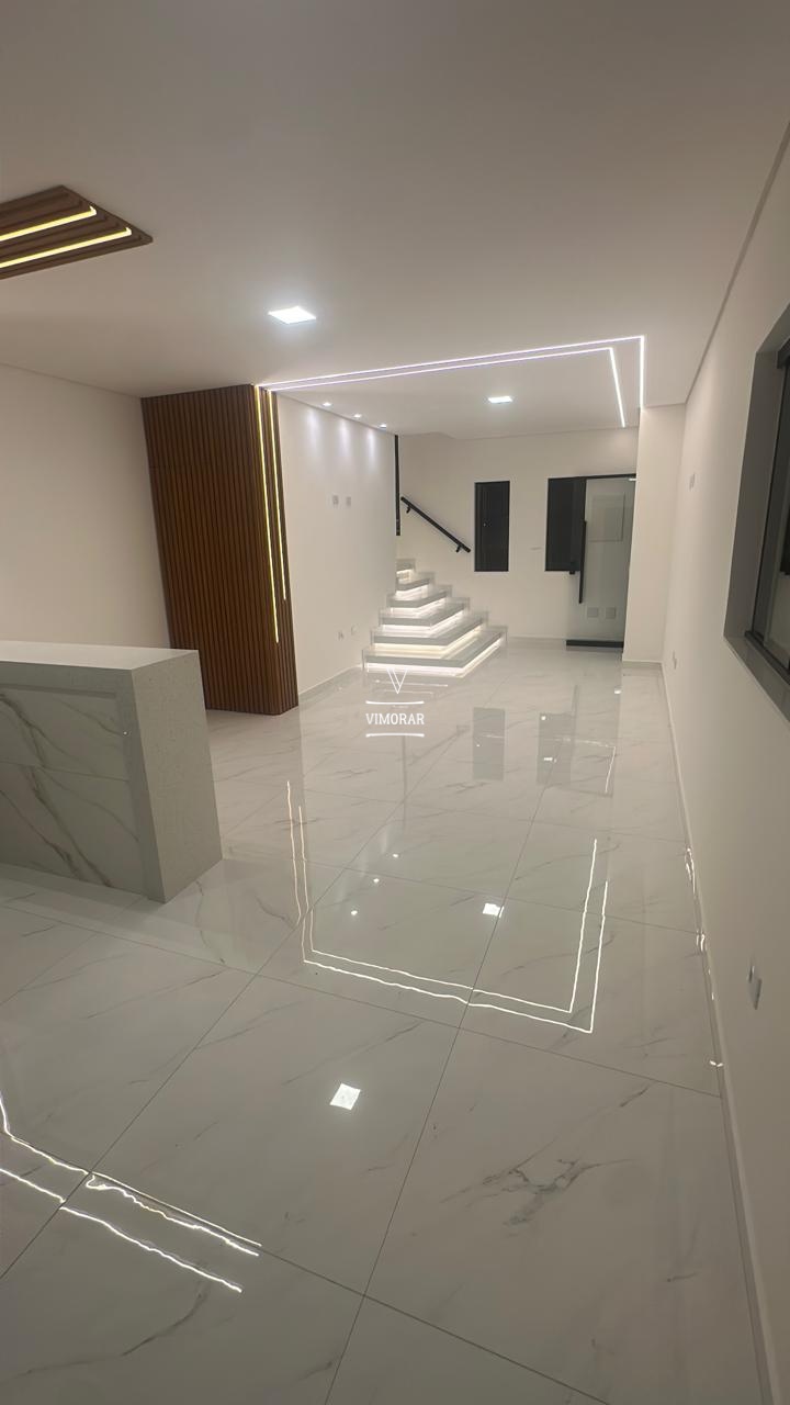 Sobrado 3 dormit&oacute;rios sendo 1 su&iacute;te + 2 vagas de garagem  Itaquaquecetuba - 