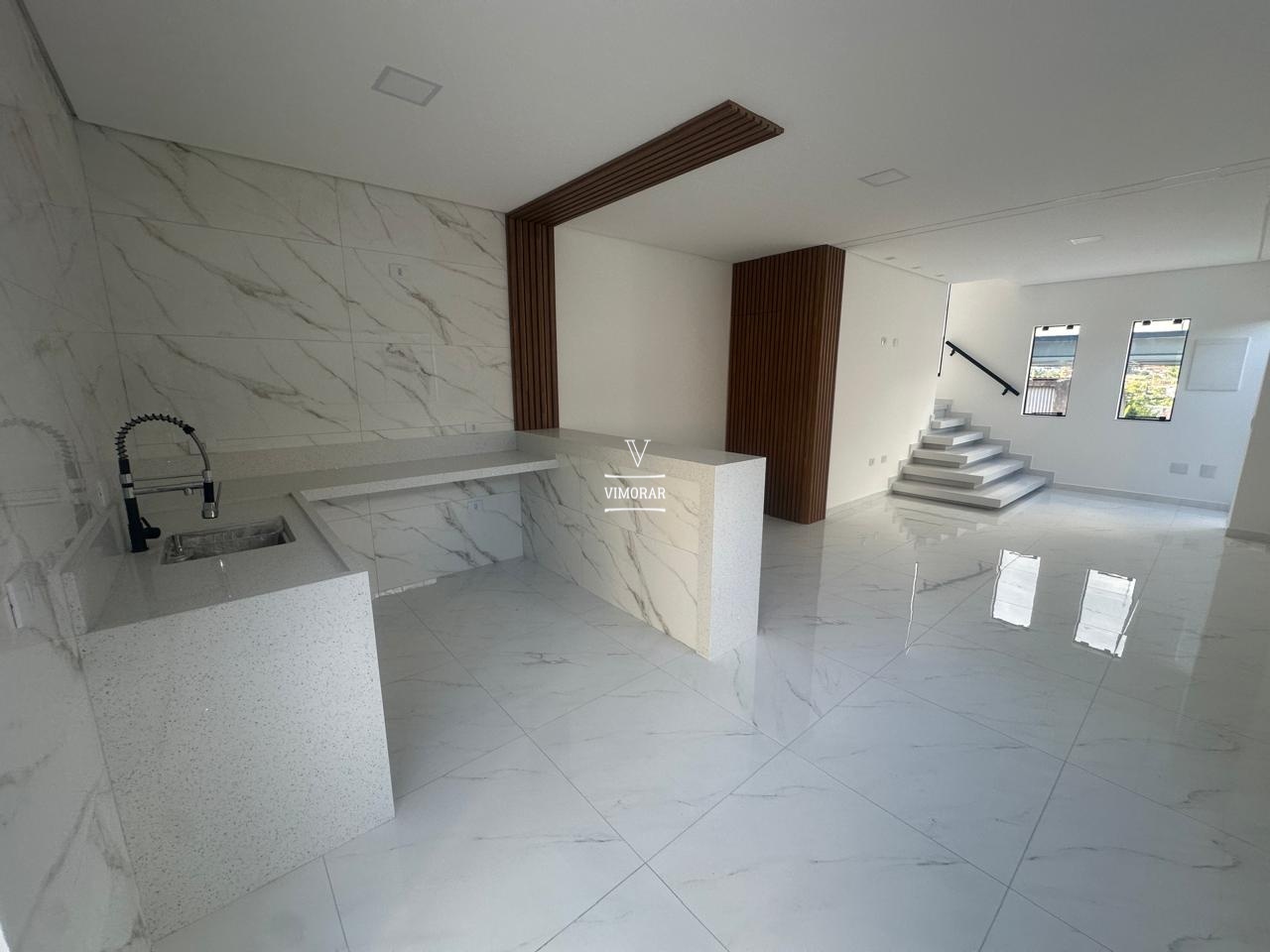 Sobrado 3 dormit&oacute;rios sendo 1 su&iacute;te + 2 vagas de garagem  Itaquaquecetuba - 