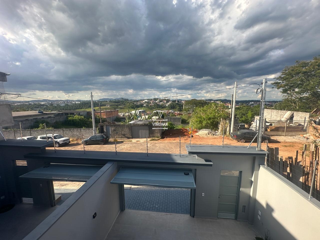 Sobrado 3 dormit&oacute;rios sendo 1 su&iacute;te + 2 vagas de garagem  Itaquaquecetuba - 