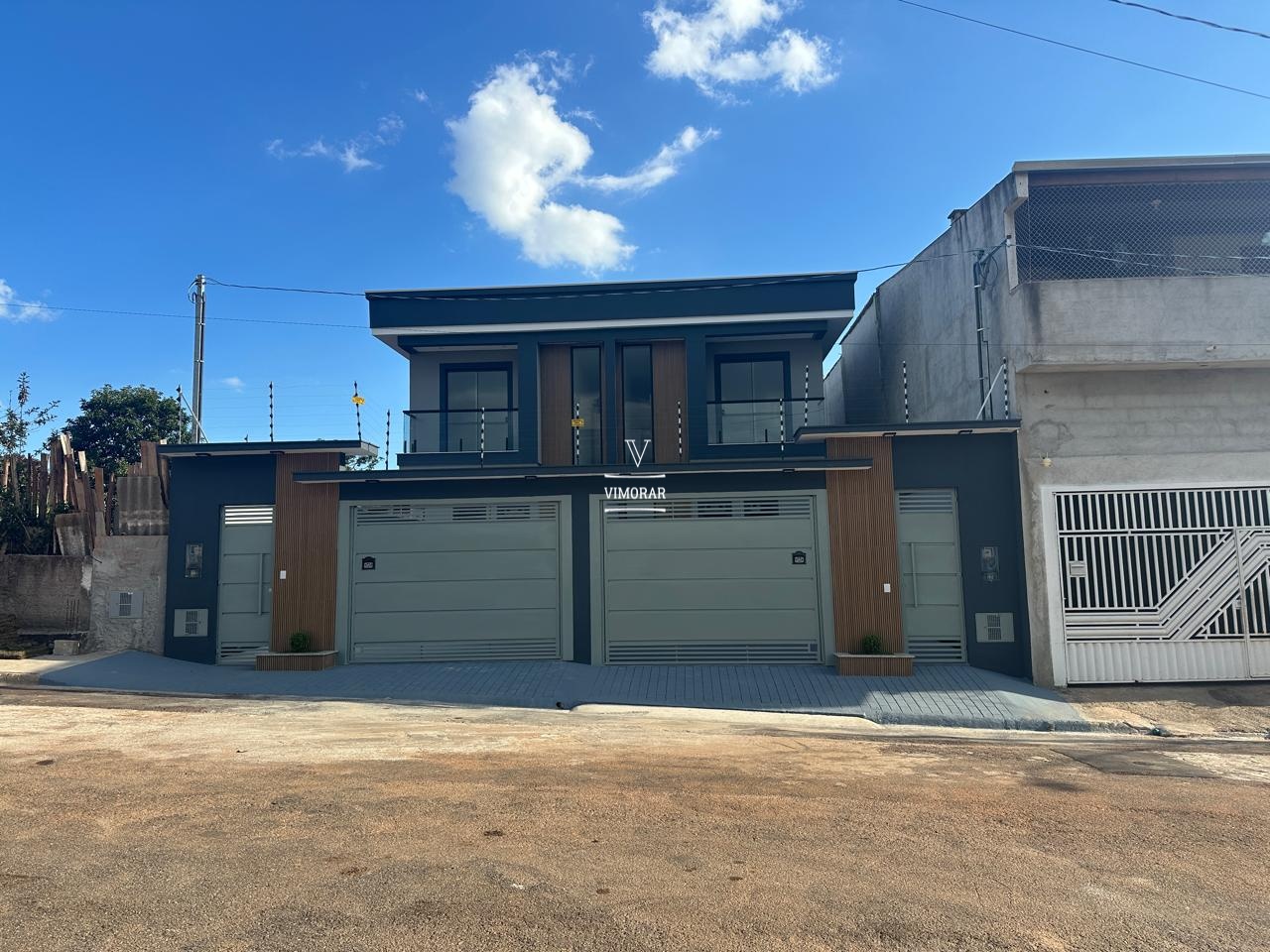 Sobrado 3 dormit&oacute;rios sendo 1 su&iacute;te + 2 vagas de garagem  Itaquaquecetuba - 