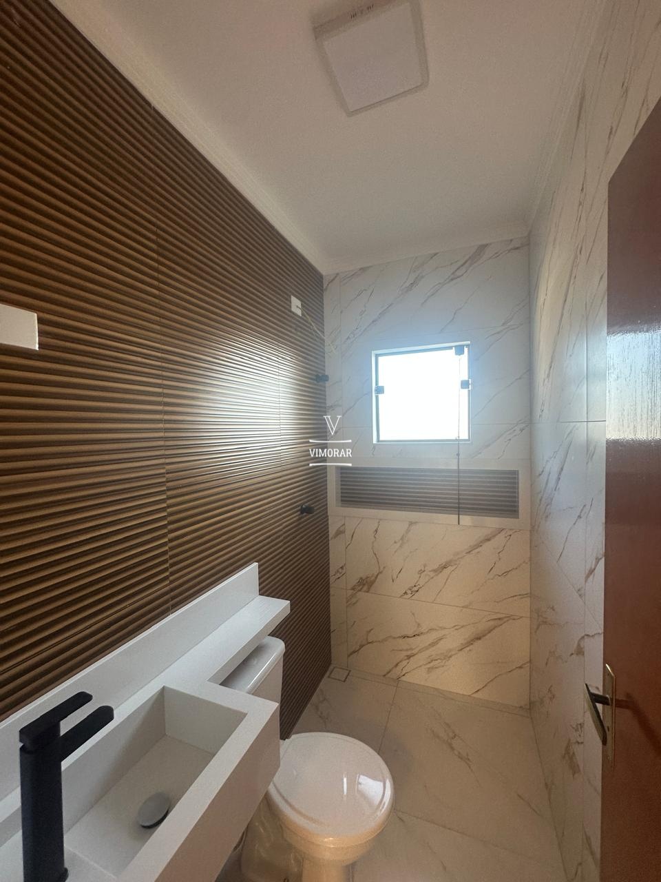 Sobrado 3 dormit&oacute;rios sendo 1 su&iacute;te + 2 vagas de garagem  Itaquaquecetuba - 