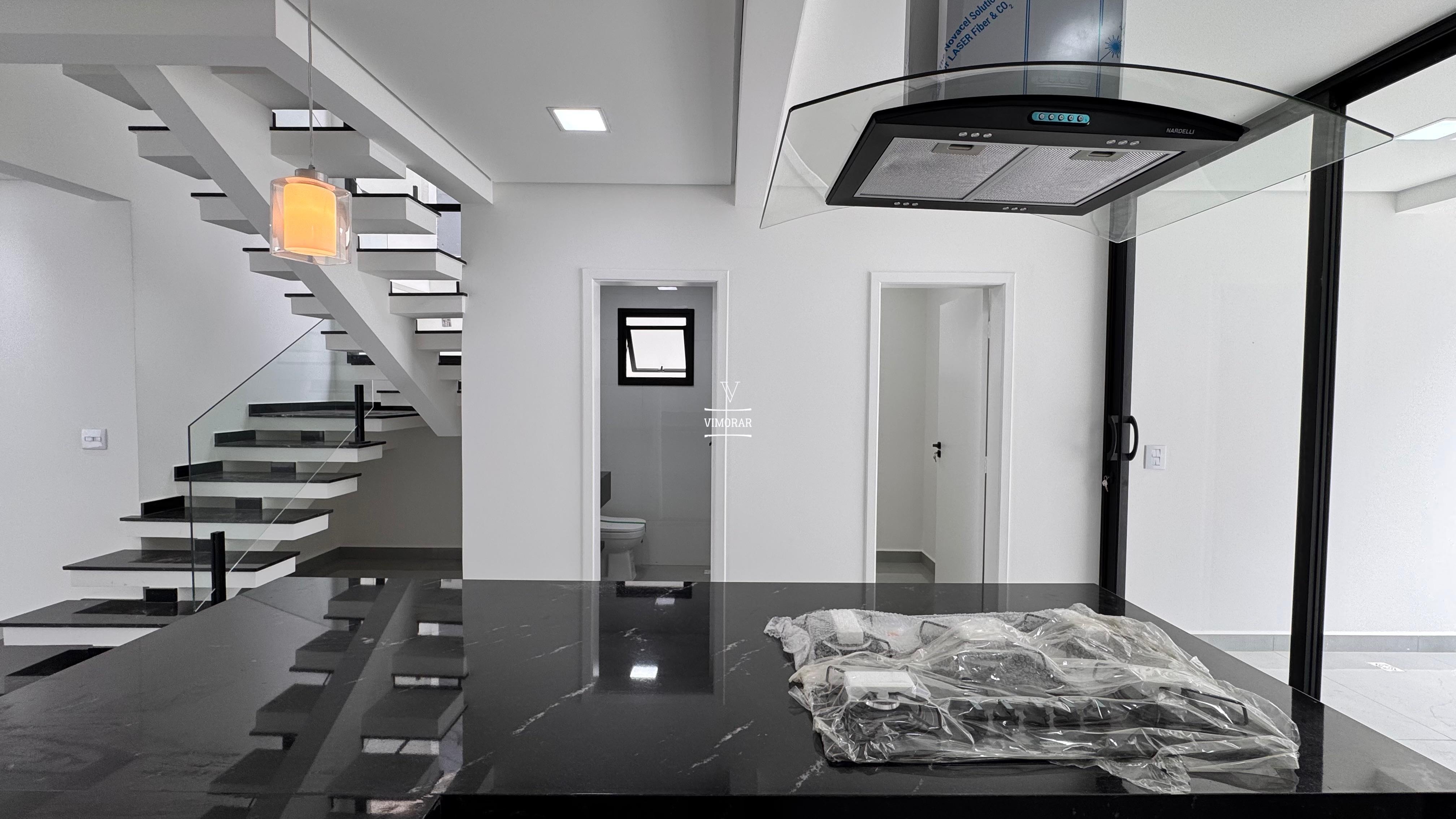 Sobrado 3 dormit&oacute;rios sendo 1 su&iacute;te + 3 vagas de garagem  Guarulhos - 