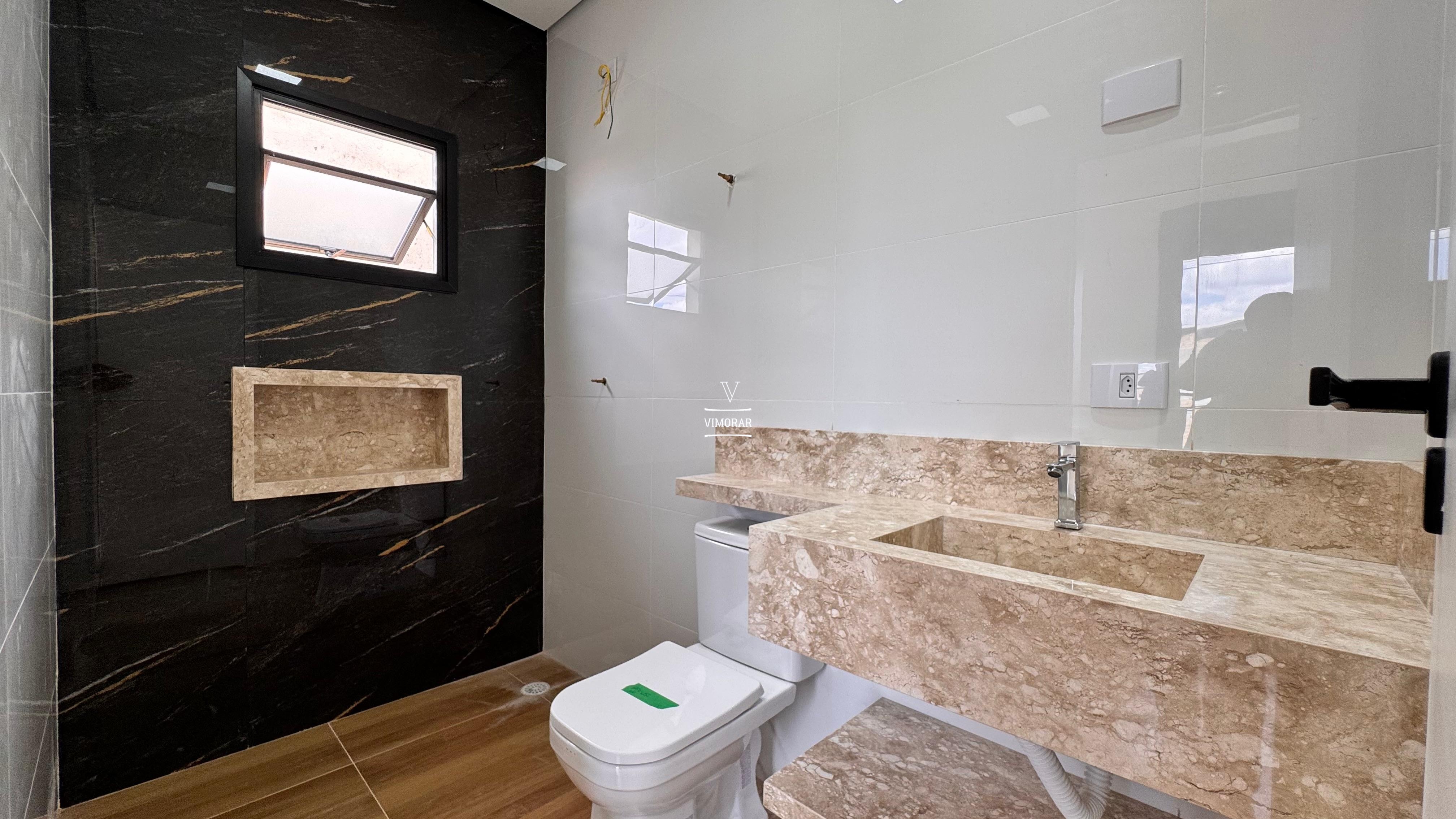 Sobrado 3 dormit&oacute;rios sendo 1 su&iacute;te + 3 vagas de garagem  Guarulhos - 