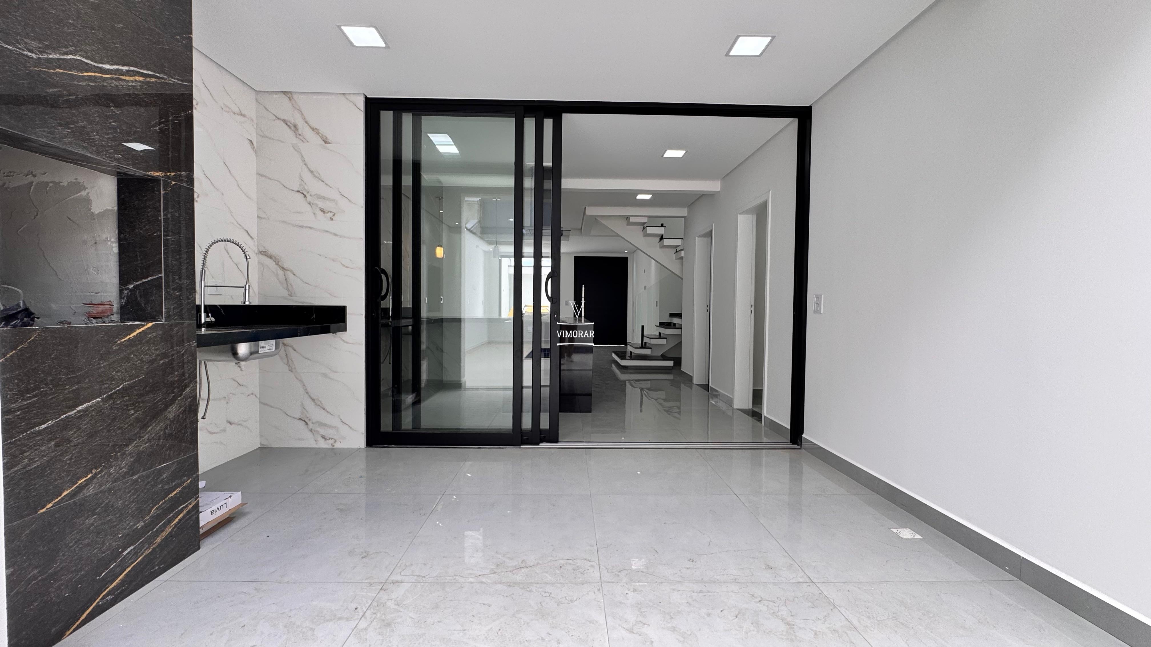 Sobrado 3 dormit&oacute;rios sendo 1 su&iacute;te + 3 vagas de garagem  Guarulhos - 