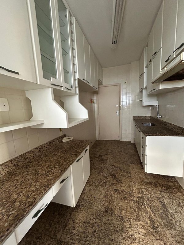 APARTAMENTO 3 QUARTOS SU&Iacute;TE VARANDA DEPEND&Ecirc;NCIA ANDAR ALTO 2 GARAGENS &Agrave; VENDA NA GRA&Ccedil;A! Avenida Euclydes da Cunha Salvador - 