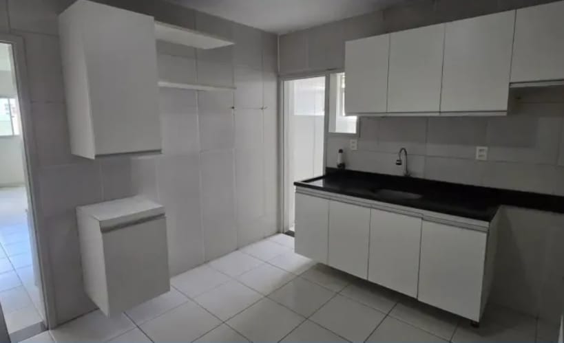 3 quartos (1 su&iacute;te). 85m&sup2;. 1 vaga de garagem. Nascente. Reformado Avenida Engenheiro Domingos Ferreira Recife - 