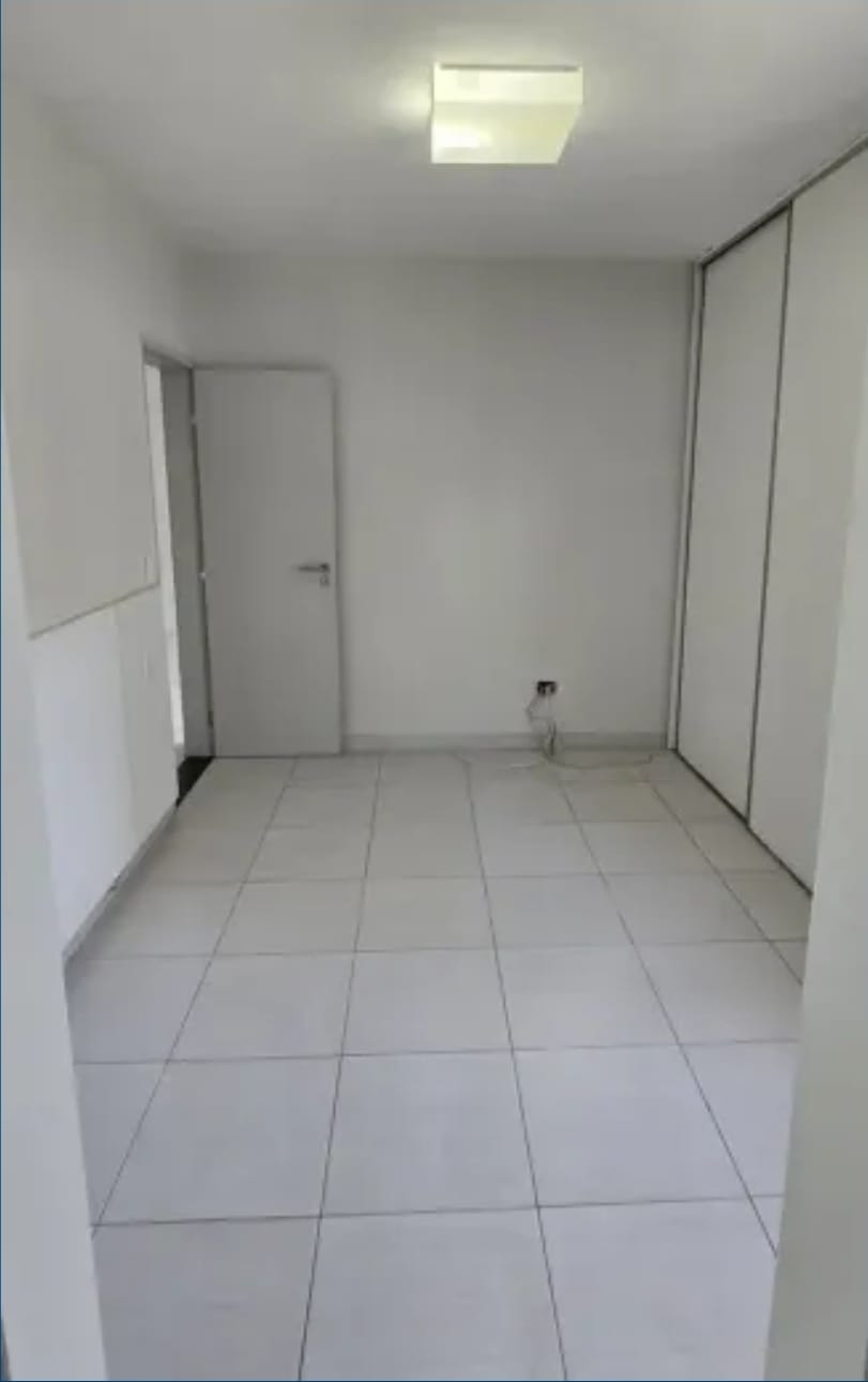 3 quartos (1 su&iacute;te). 85m&sup2;. 1 vaga de garagem. Nascente. Reformado Avenida Engenheiro Domingos Ferreira Recife - 