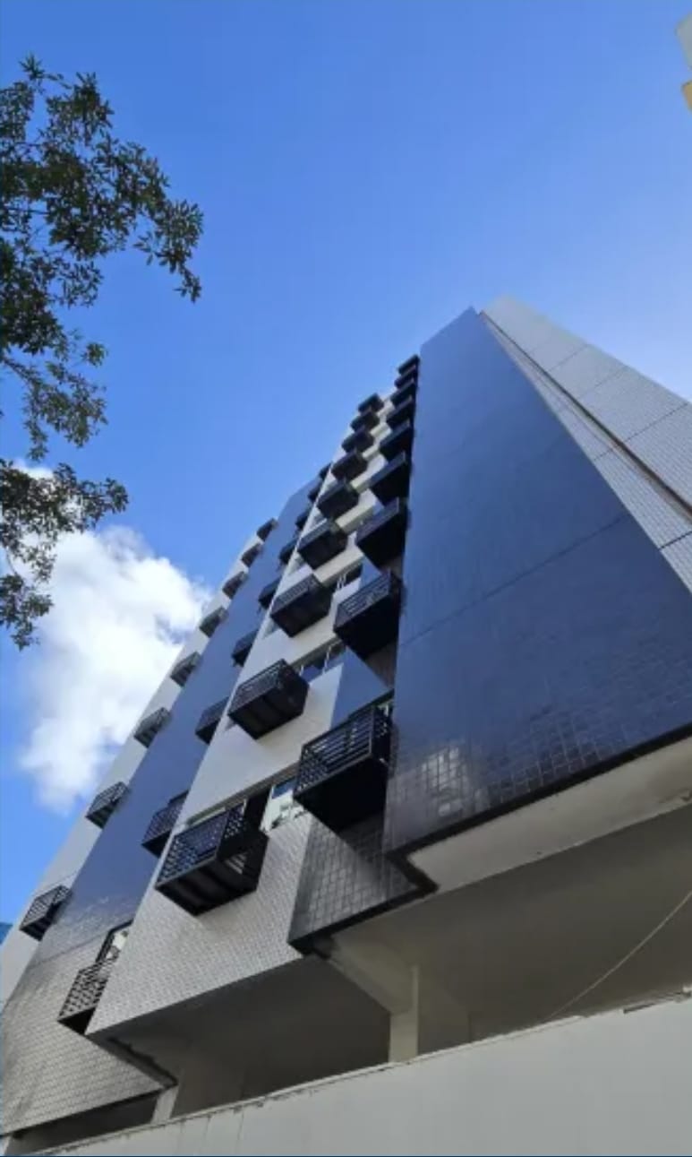 3 quartos (1 su&iacute;te). 85m&sup2;. 1 vaga de garagem. Nascente. Reformado Avenida Engenheiro Domingos Ferreira Recife - 