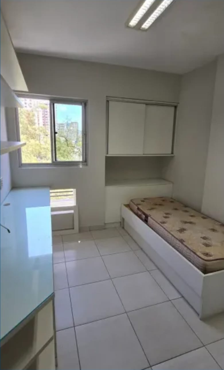 3 quartos (1 su&iacute;te). 85m&sup2;. 1 vaga de garagem. Nascente. Reformado Avenida Engenheiro Domingos Ferreira Recife - 