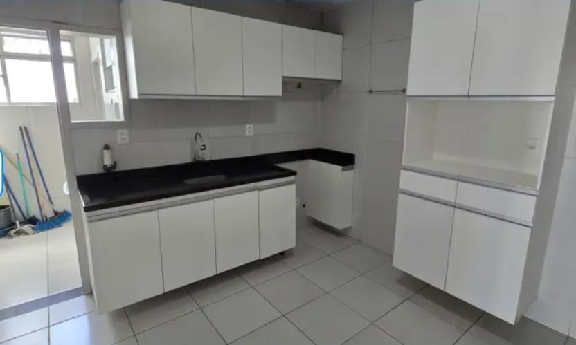 3 quartos (1 su&iacute;te). 85m&sup2;. 1 vaga de garagem. Nascente. Reformado Avenida Engenheiro Domingos Ferreira Recife - 