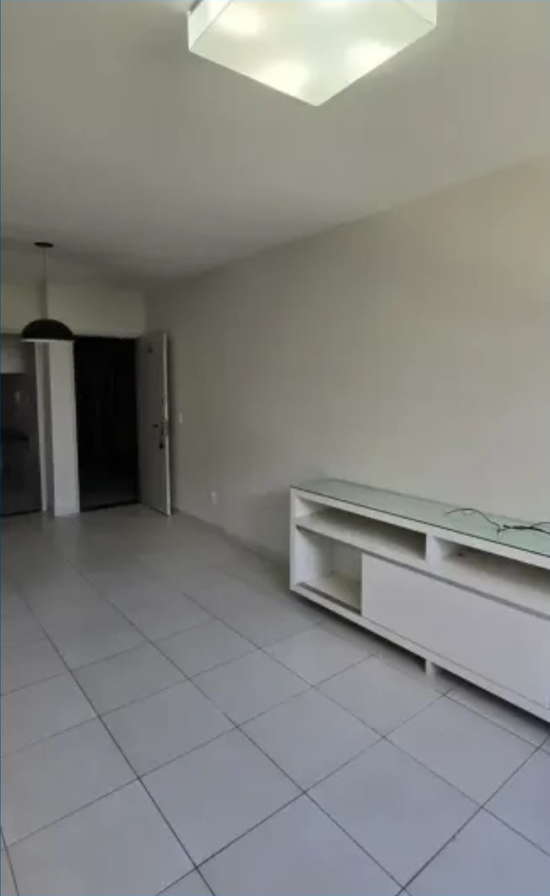 3 quartos (1 su&iacute;te). 85m&sup2;. 1 vaga de garagem. Nascente. Reformado Avenida Engenheiro Domingos Ferreira Recife - 