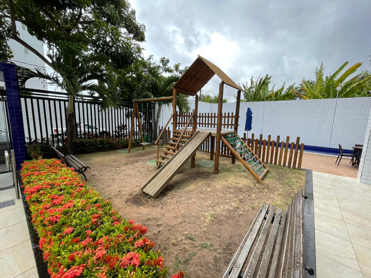 2 quartos (1 su&iacute;te). 57m&sup2;. 1 vaga de garagem. Andar alto. Porteira Fechada Rua Antônio Vicente Recife - 