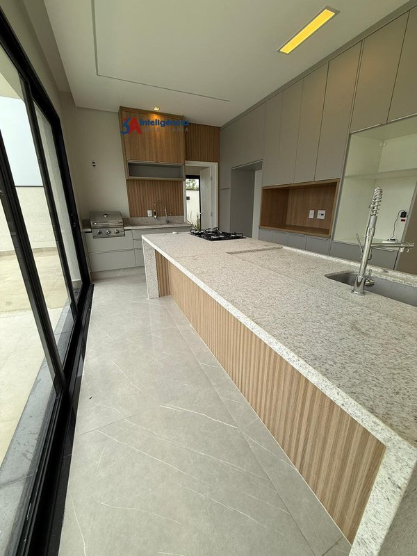 CASA COND. ALPHAVILLE CASTELLO - SOROCABA Avenida Independencia Sorocaba - 