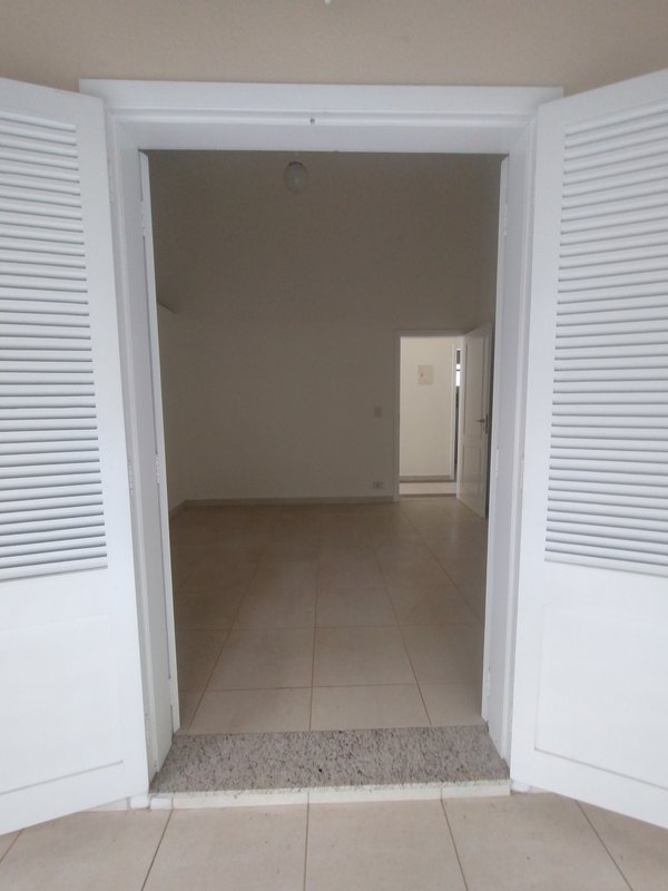 &Oacute;tima ch&aacute;cara &agrave; venda no Recanto dos P&aacute;ssaros  Jacareí - 