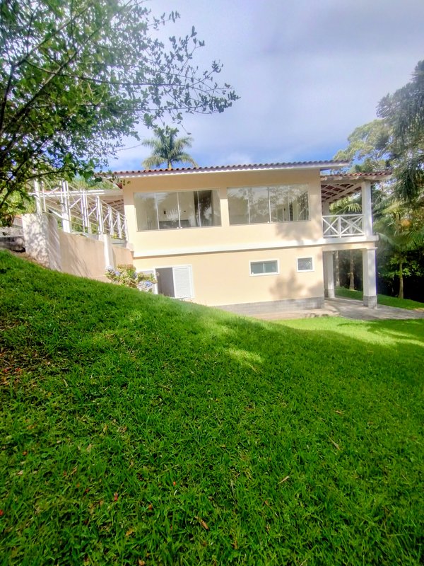 &Oacute;tima ch&aacute;cara &agrave; venda no Recanto dos P&aacute;ssaros  Jacareí - 