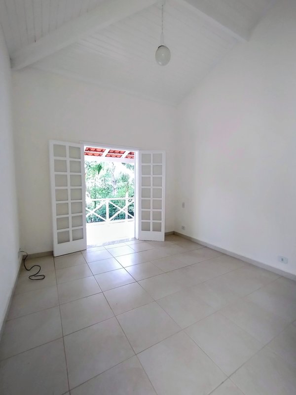 &Oacute;tima ch&aacute;cara &agrave; venda no Recanto dos P&aacute;ssaros  Jacareí - 