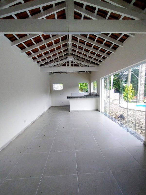 &Oacute;tima ch&aacute;cara &agrave; venda no Recanto dos P&aacute;ssaros  Jacareí - 