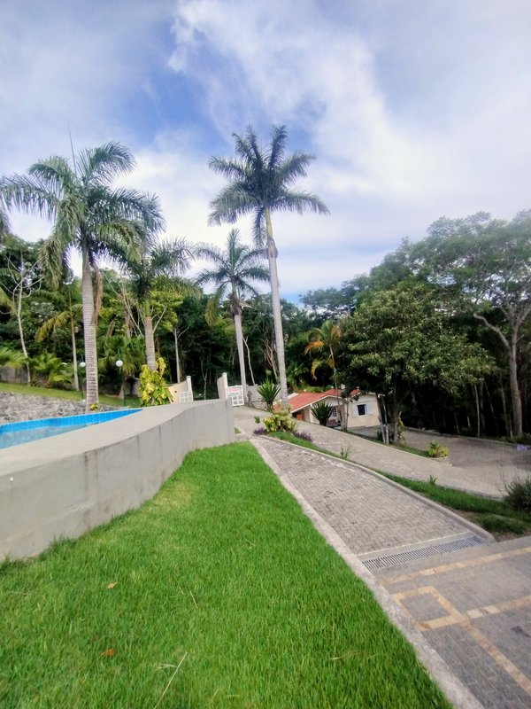 &Oacute;tima ch&aacute;cara &agrave; venda no Recanto dos P&aacute;ssaros  Jacareí - 