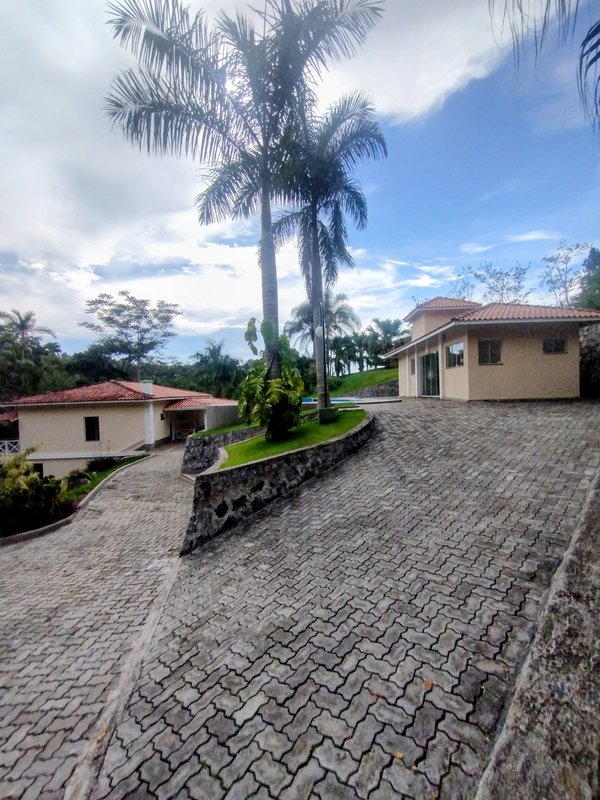 &Oacute;tima ch&aacute;cara &agrave; venda no Recanto dos P&aacute;ssaros  Jacareí - 