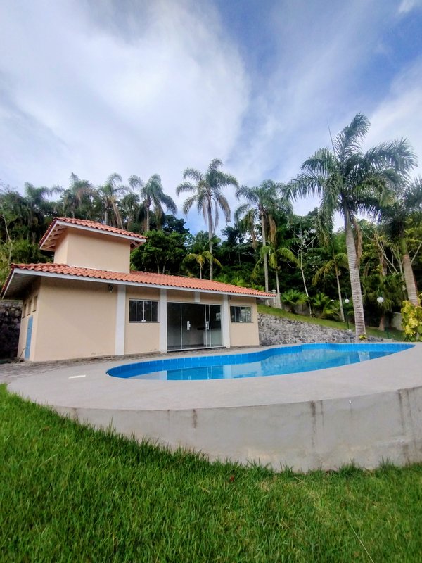 &Oacute;tima ch&aacute;cara &agrave; venda no Recanto dos P&aacute;ssaros  Jacareí - 