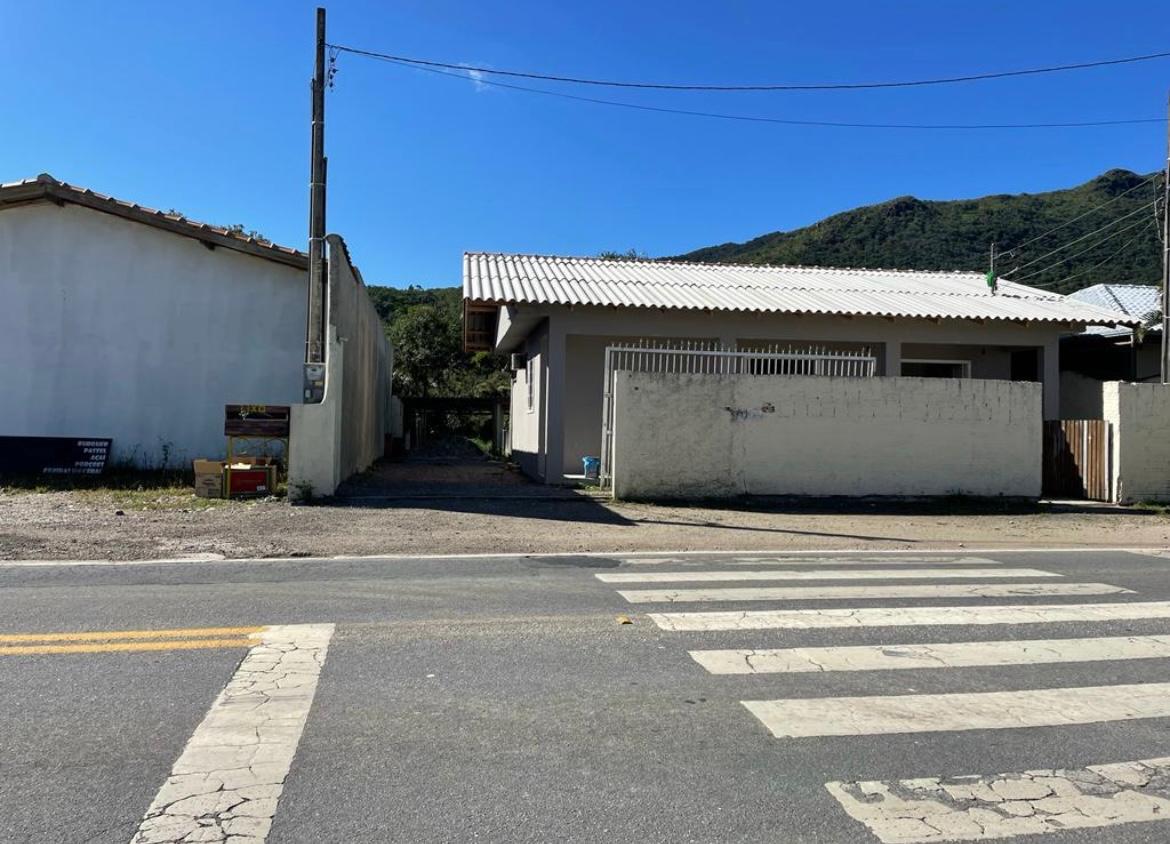 Casa de Alvenaria no bairro Areias do Meio em Governador Celso Ramos SC Rodovia Francisco Wouling CELSO RAMOS - 